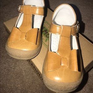 L’Amour girls size 8 (Gold) mustard Mary Jane